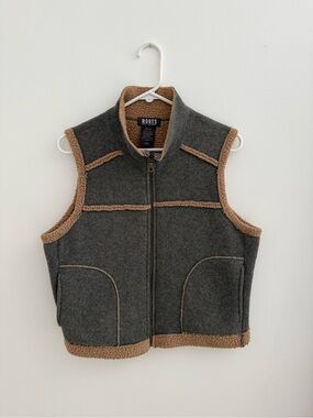Roots Womens Grey Fleece Vest with Tan Sherpa Trim